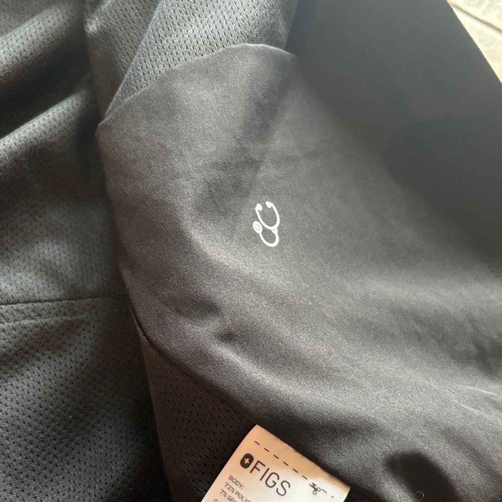 Figs Sydney Performance Black Bomber Jacket - Picture 8 of 16